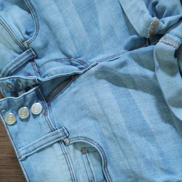 Blue savy light wash blues jean shorts size small - Picture 4 of 4